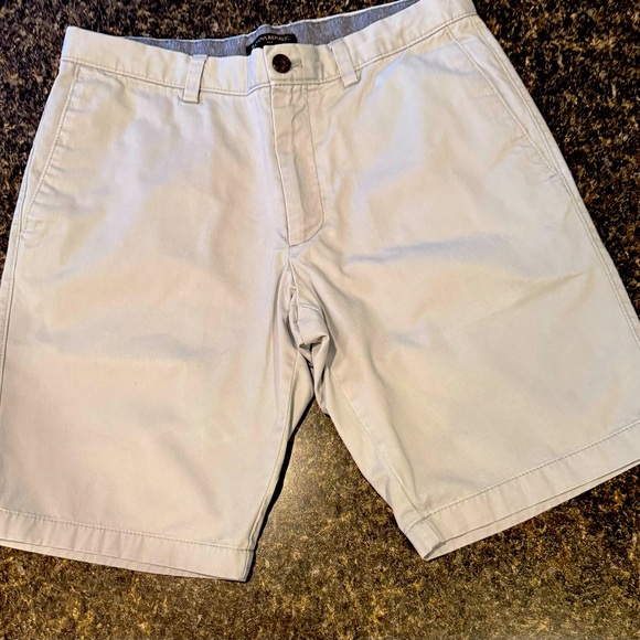 Banana Republic men’s khaki shorts. 32” waist. 9” length. Like new condition. - Picture 1 of 5